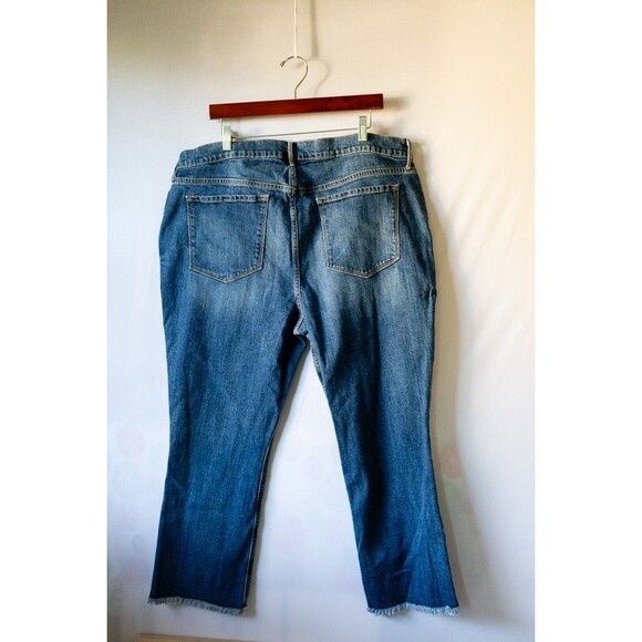 Old Navy Flare Mid-rise Jeans 18 Reg 40/26 Raw hem - Picture 3 of 8